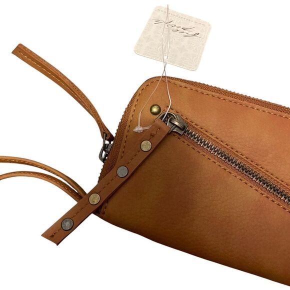 Free People Vegan Leather Wristlet Wallet NWT - Picture 3 of 8